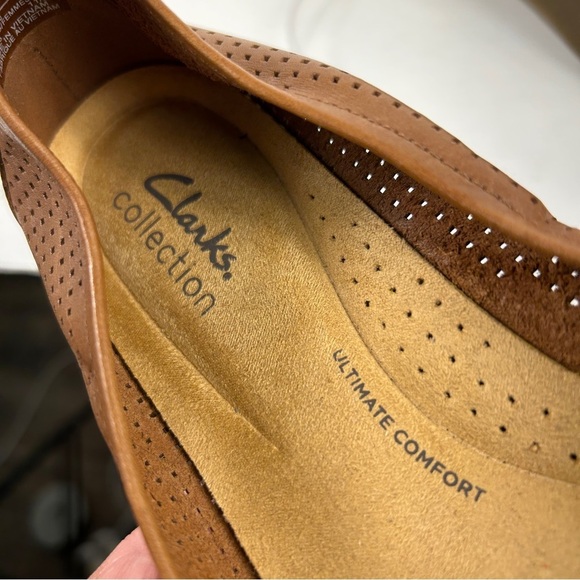 ❤️ Clarks Tan Perforated Loafers - Picture 8 of 9